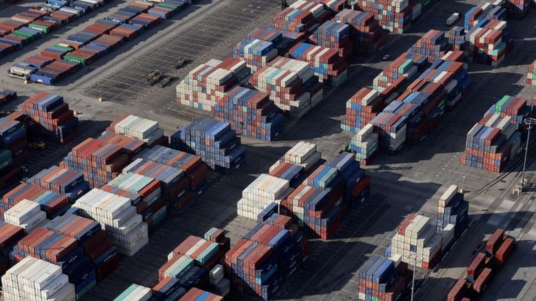 Déficit comercial dos EUA diminui com força em outubro