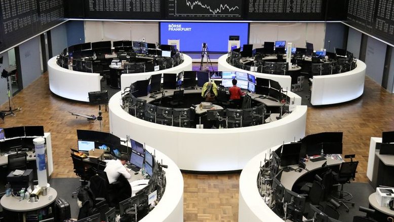 Ações europeias voltam a fechar em queda com reuniões de BCs no foco
