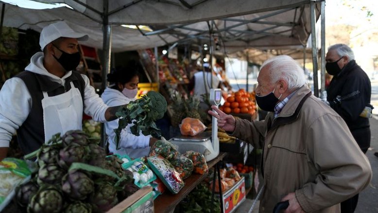 Argentina tem inflação de 2,5% em novembro, abaixo do esperado