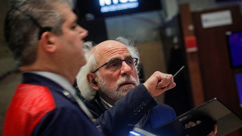 Wall Street fecha em queda com inflação e Ômicron no radar dos investidores