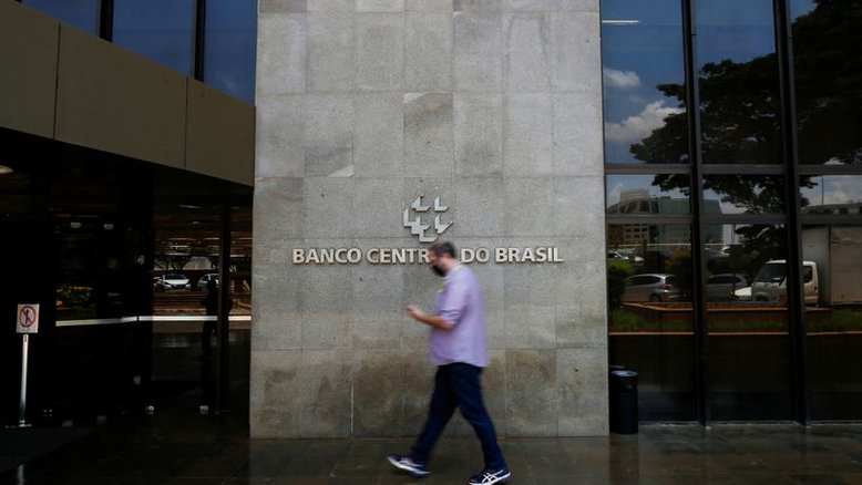BC projeta déficit em transações correntes de US$30 bi em 2021, pior do que estimativa anterior
