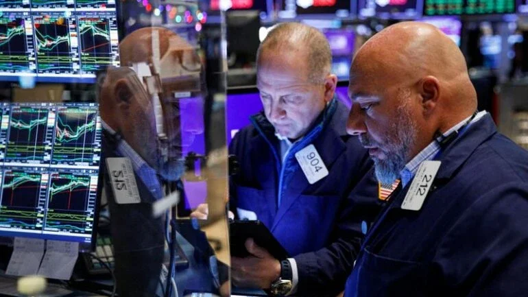 Futuros do Nasdaq 100 caem pressionados por grandes empresas de tecnologia