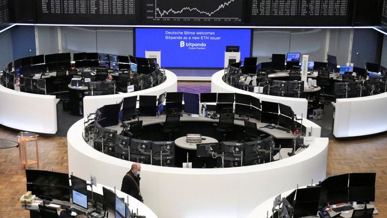 Ações europeias fecham em baixa em meio a volume de negócios reduzido