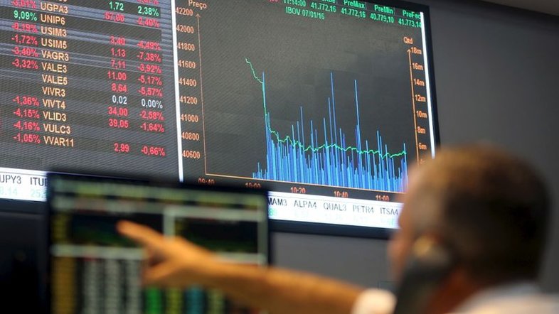 Com aval de NY, índice fecha em alta e se aproxima de máxima histórica