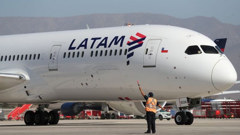 Passageira morre em voo de SP a Paris; avião faz pouso emergencial na Espanha