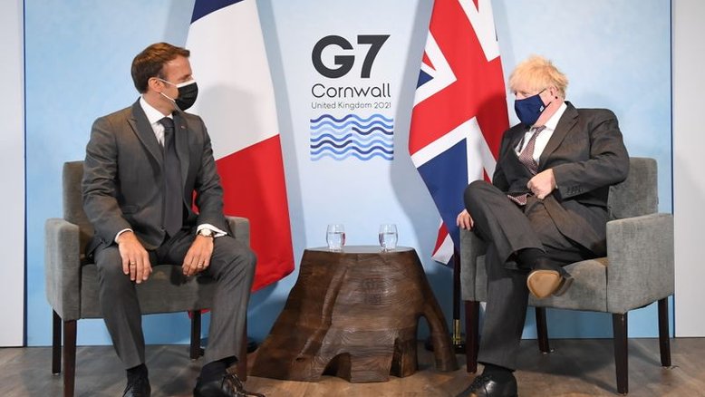 "Guerra da linguiça" entre Macron e Johnson opõe UE e Reino Unido no G7