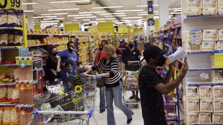 Vendas no varejo no Brasil crescem 21% em maio, mostra ICVA