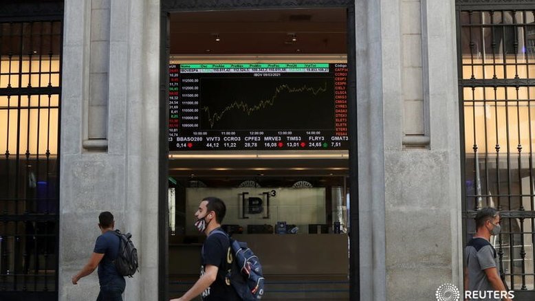 Ibovespa fecha com variação discreta antes de pregão com Fed, Copom e vencimentos