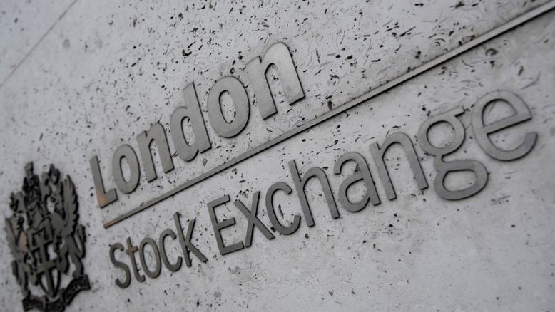 Mercado acionário europeu cai e interrompe 9 dias de ganhos diante de preocupação com Fed