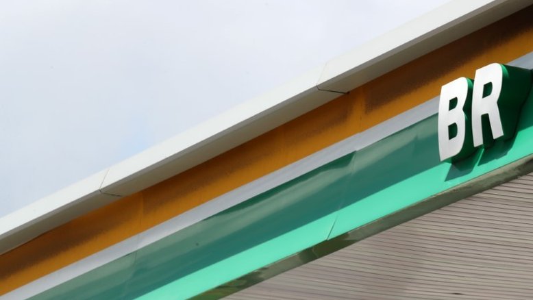 Petrobras protocola oferta de ações para vender totalidade da fatia na BR