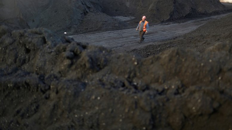 Carvão coque recua após China anunciar investigação sobre preços; minério também cai
