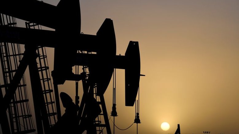 Preços de petróleo têm rali com dólar enfraquecido e incerteza sobre oferta do Irã