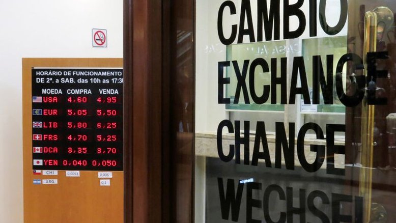 Desconforto político e ansiedade sobre Fed empurram dólar para perto de R$5,09