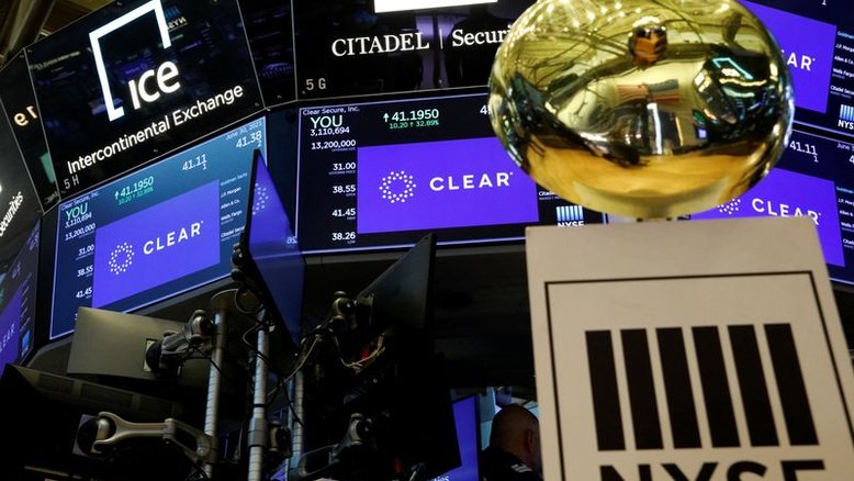 Dow e S&P caem puxados por setor financeiro; Nasdaq renova recorde
