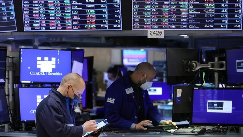 Wall St sobe na 1ª sessão do ano; Apple atinge valor de mercado de US$3 tri