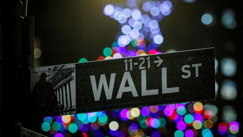 Wall St não mostra direção clara antes da ata do Fed; ações de tecnologia caem