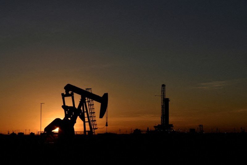 Preços do petróleo atingem máximas de 7 anos com ataques no Oriente Médio