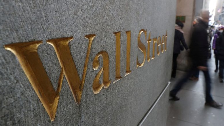 Wall St tem reversão e fecha em alta em rali no fim do pregão