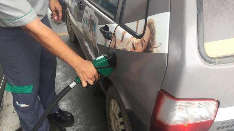 Preço da gasolina cai e IPCA-15 desacelera alta a 0,58% em janeiro, mas alimentos sobem