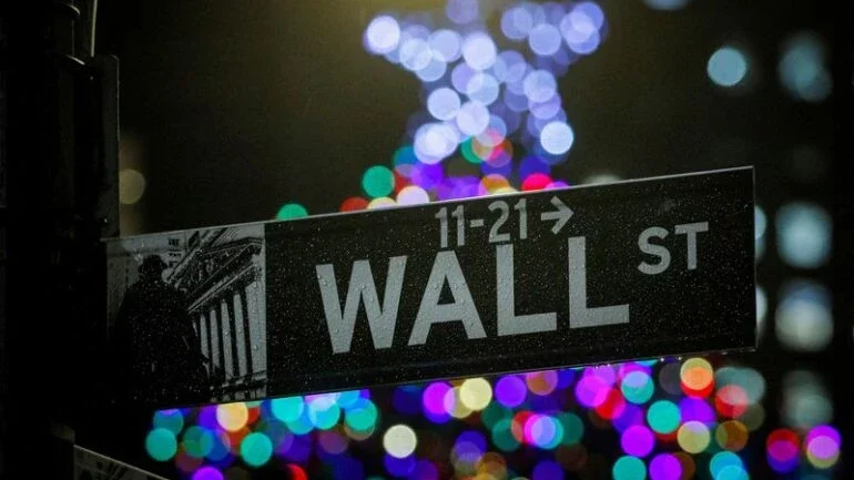 Wall St sobe no pregão, e Nasdaq por pouco escapa de registrar pior janeiro da história