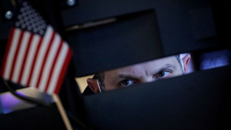 Wall St sente pressão de fortes dados de inflação nos EUA