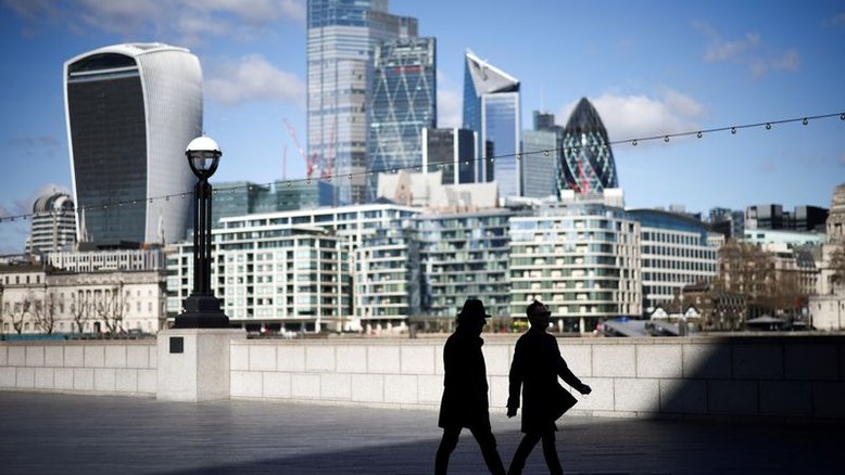 Empregadores britânicos planejam maior aumento salarial em quase 10 anos, aponta CIPD