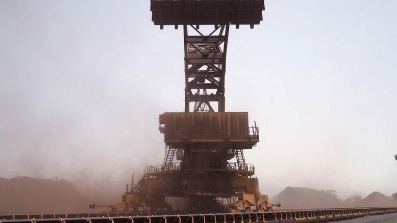 Futuros do minério de ferro em Dalian caem com temores de intervenção na China