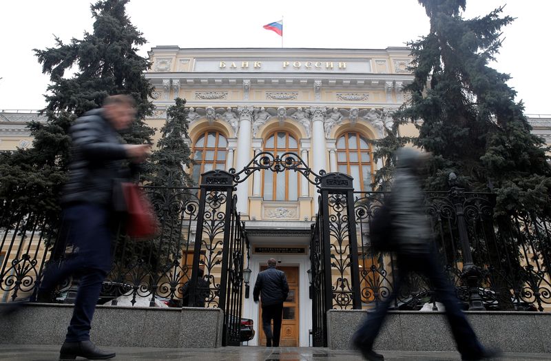Rublo se recupera de mínimas após BC anunciar intervenções no mercado com invasão da Ucrânia pela Rússia