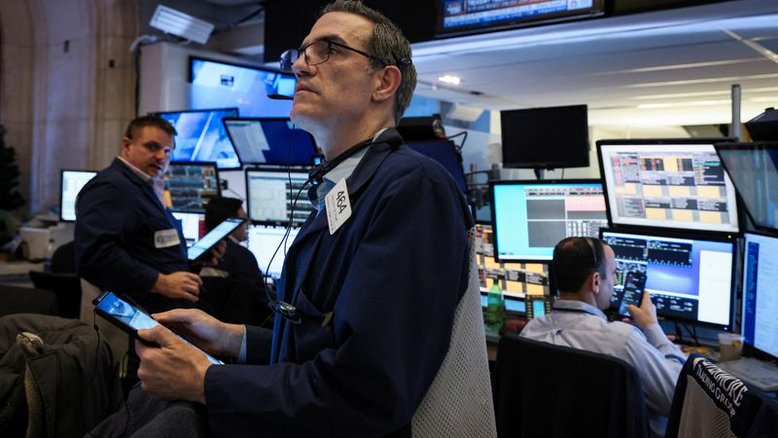 Wall St cai mais de 1% com temores de inflação após disparada do petróleo