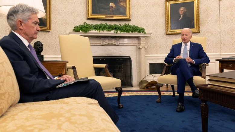 Biden promete dar "espaço" a Powell para combater inflação