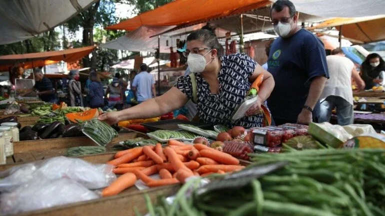 Dado do PIB mostra crescimento do Brasil enquanto países revisam atividade para baixo, diz Economia