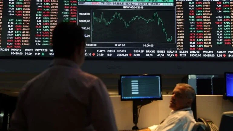Ibovespa avança na abertura com apoio de China