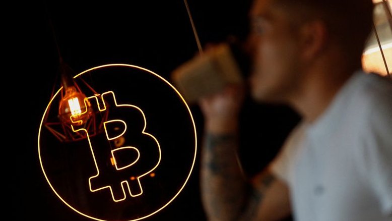 Investidores começam a voltar para cripto, com aposta de que bitcoin está perto do piso