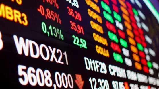 Ibovespa recua na abertura com Vale entre maiores perdas