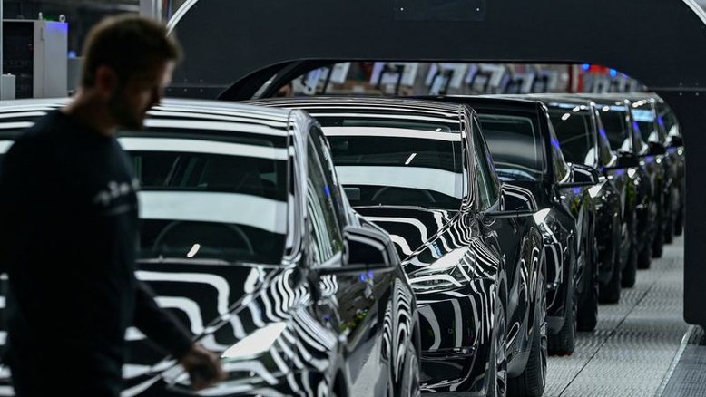 Tesla está contratando de 500 a 600 funcionários por mês em planta na Alemanha, diz ministro