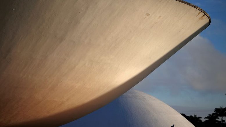 S&P mantém nota de crédito do Brasil em "BB-", com perspectiva estável