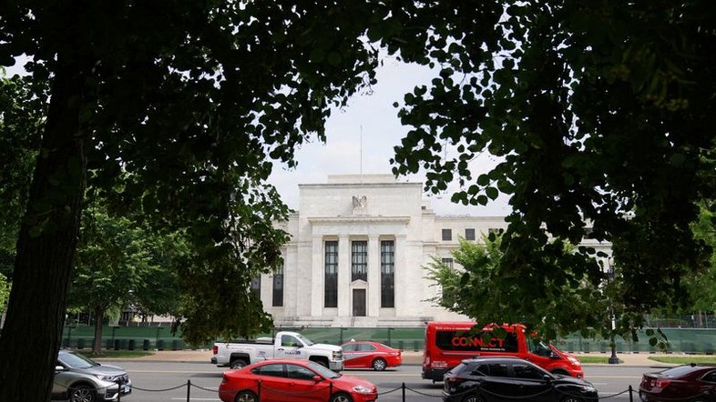 Autoridades do Fed elevam projeções para juros e inflação
