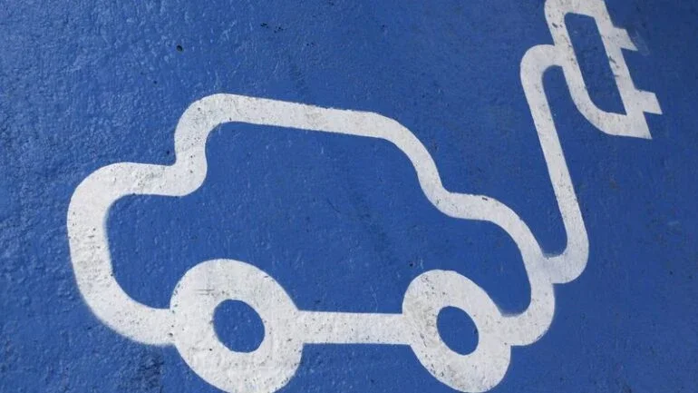 Veículos elétricos poderão representar 33% das vendas globais até 2028, diz estudo