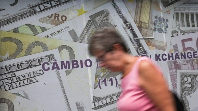 Dólar tem instabilidade depois de superar R$5,27 com riscos fiscais domésticos em foco