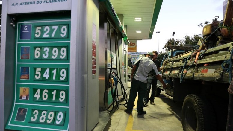 Goiás reduz ICMS de gasolina e etanol a 17%; alíquota para diesel cai a 14%