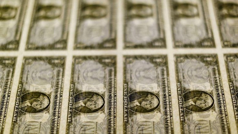 Dólar vai abaixo de R$5,30 com continuação de ajuste; mercado digere dados dos EUA, IPCA