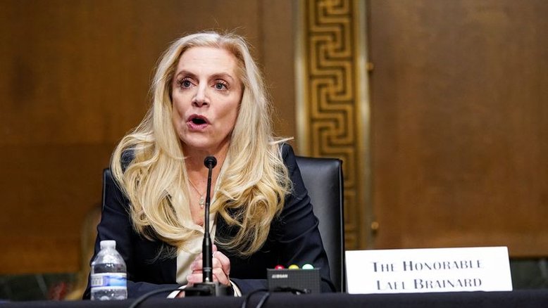 Brainard, do Fed, pede ação rápida na regulação de criptomoedas