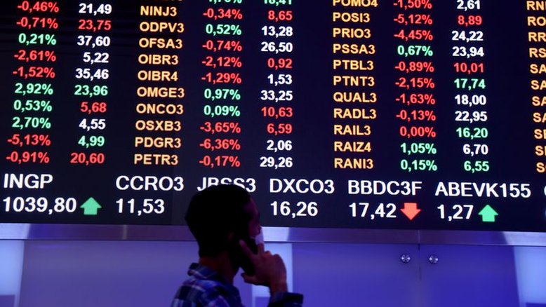 Ibovespa passa a subir puxado por Ambev, apesar de inflação mais forte nos EUA
