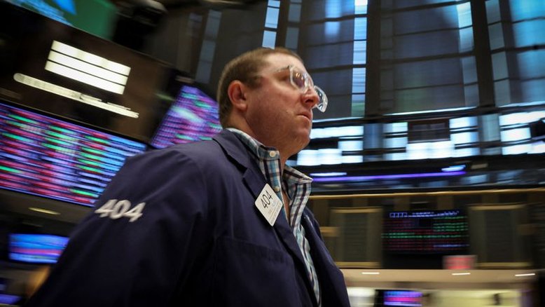Wall St fecha em queda após inflação elevada aumentar chances de forte alta de juros pelo Fed