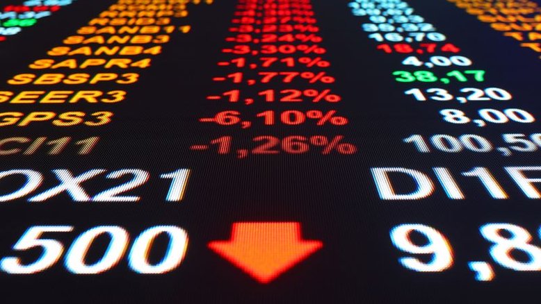 Ibovespa recua em dia de vencimento de opção do índice; Ambev dispara