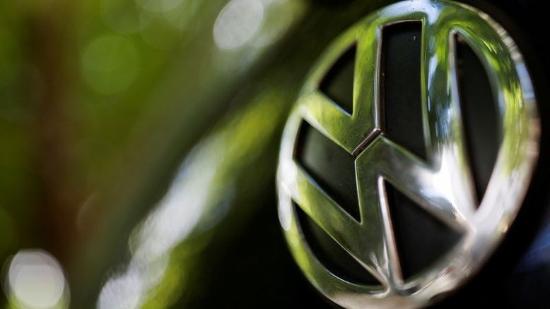 Vendas da Volkswagen caem na Europa, mas segmento de veículos elétricos cresce na China