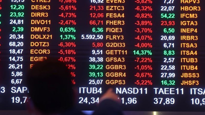 Ibovespa hesita após renovar mínimas desde 2020, com NY e China no radar