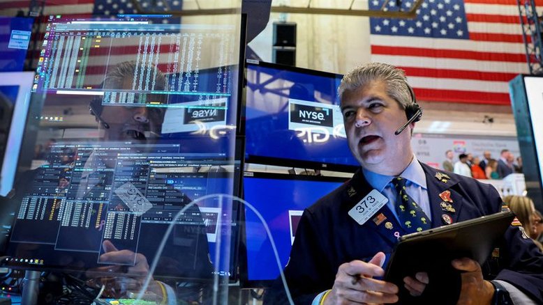 Wall St encerra semana tumultuada com sólido rali por alívio em temor de alta do juro