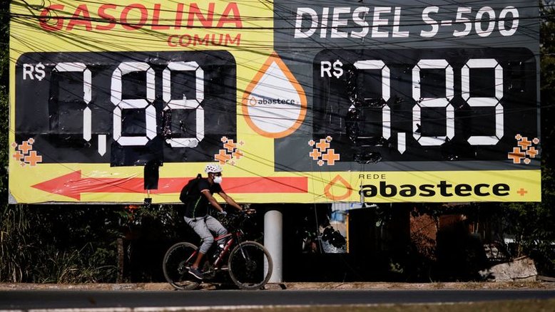 Petrobras reduz em 4,9% preço da gasolina a partir de quarta-feira; primeiro corte em 2022