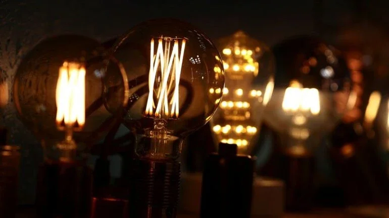 Preço de curto prazo de energia elétrica sai do piso em julho com piora da hidrologia